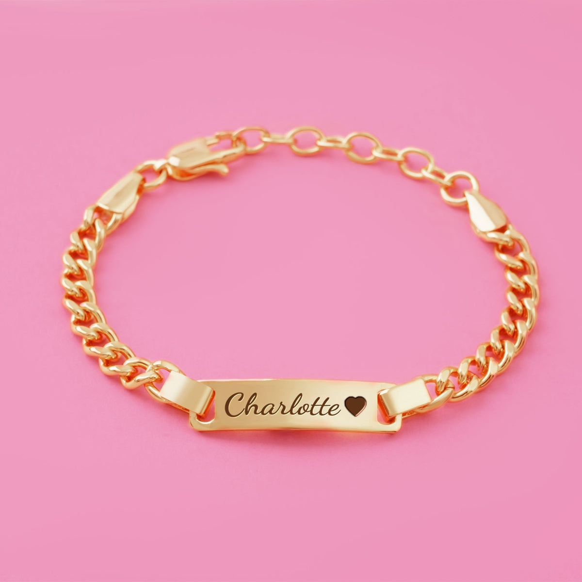 Bracelet bébé doré personnalisé avec prénom gravé