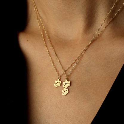 Collier pattes de chien personnalisé avec prénoms gravés