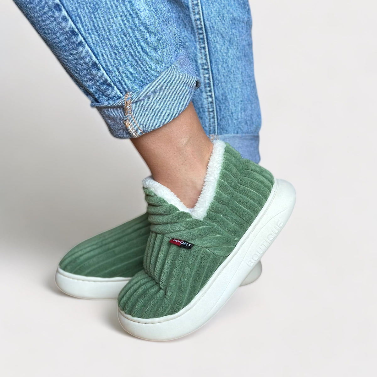 Pantoufles en polaire et coton - des pieds au chaud à la maison