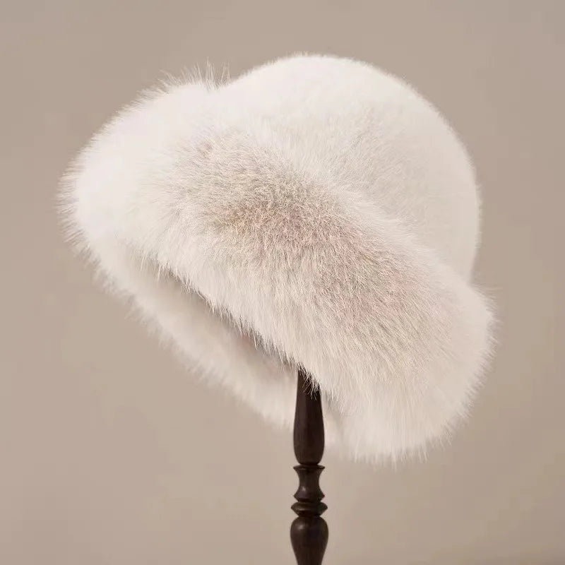 Furla – Elegante Damen Winter-Pelzmütze für warme