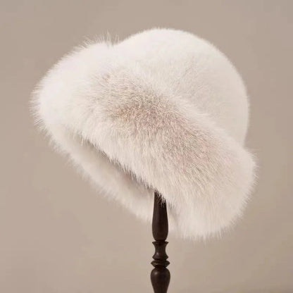 Furla – Elegante Damen Winter-Pelzmütze für warme