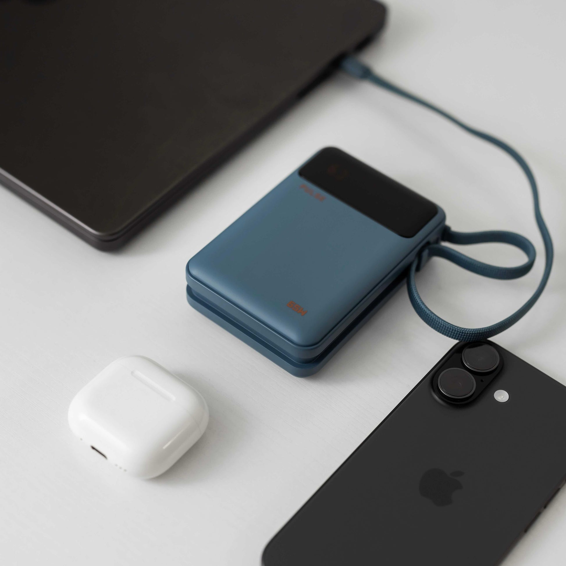 Powerbank 20.000 mAh | Kompakte Laptop-Powerbank mit 65 W Power Delivery, USB-C-Kabel und mehreren Ladeanschlüssen