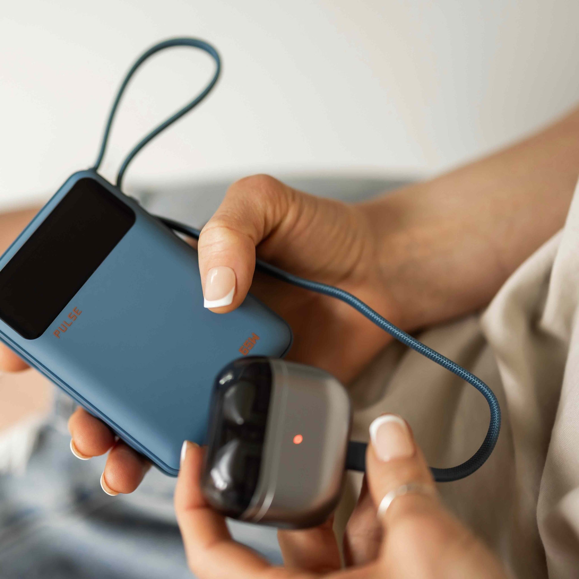 Powerbank 20.000 mAh | Kompakte Laptop-Powerbank mit 65 W Power Delivery, USB-C-Kabel und mehreren Ladeanschlüssen