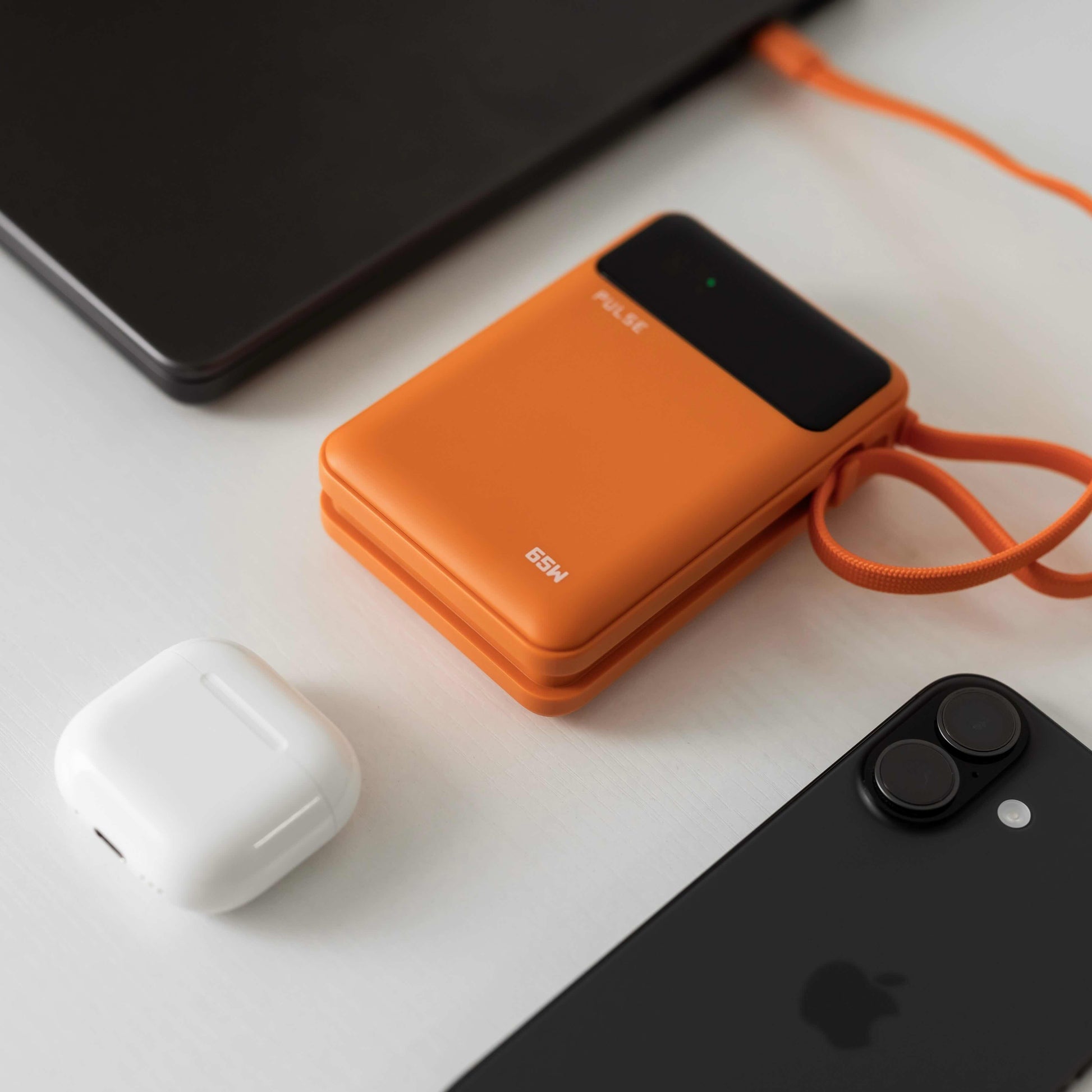 Powerbank 20.000 mAh | Kompakte Laptop-Powerbank mit 65 W Power Delivery, USB-C-Kabel und mehreren Ladeanschlüssen
