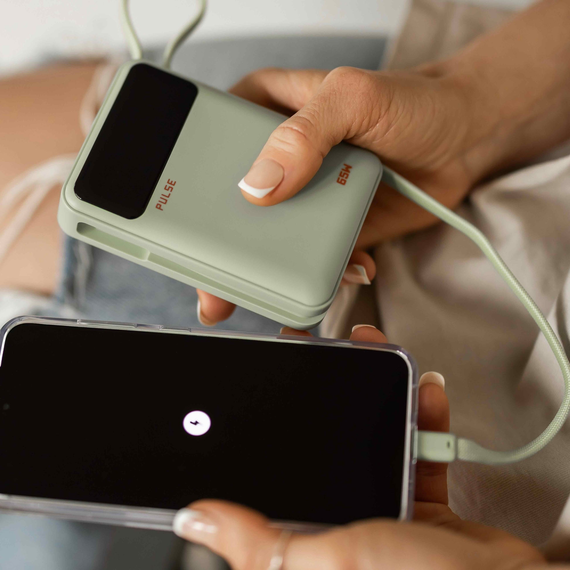 Powerbank 20.000 mAh | Kompakte Laptop-Powerbank mit 65 W Power Delivery, USB-C-Kabel und mehreren Ladeanschlüssen