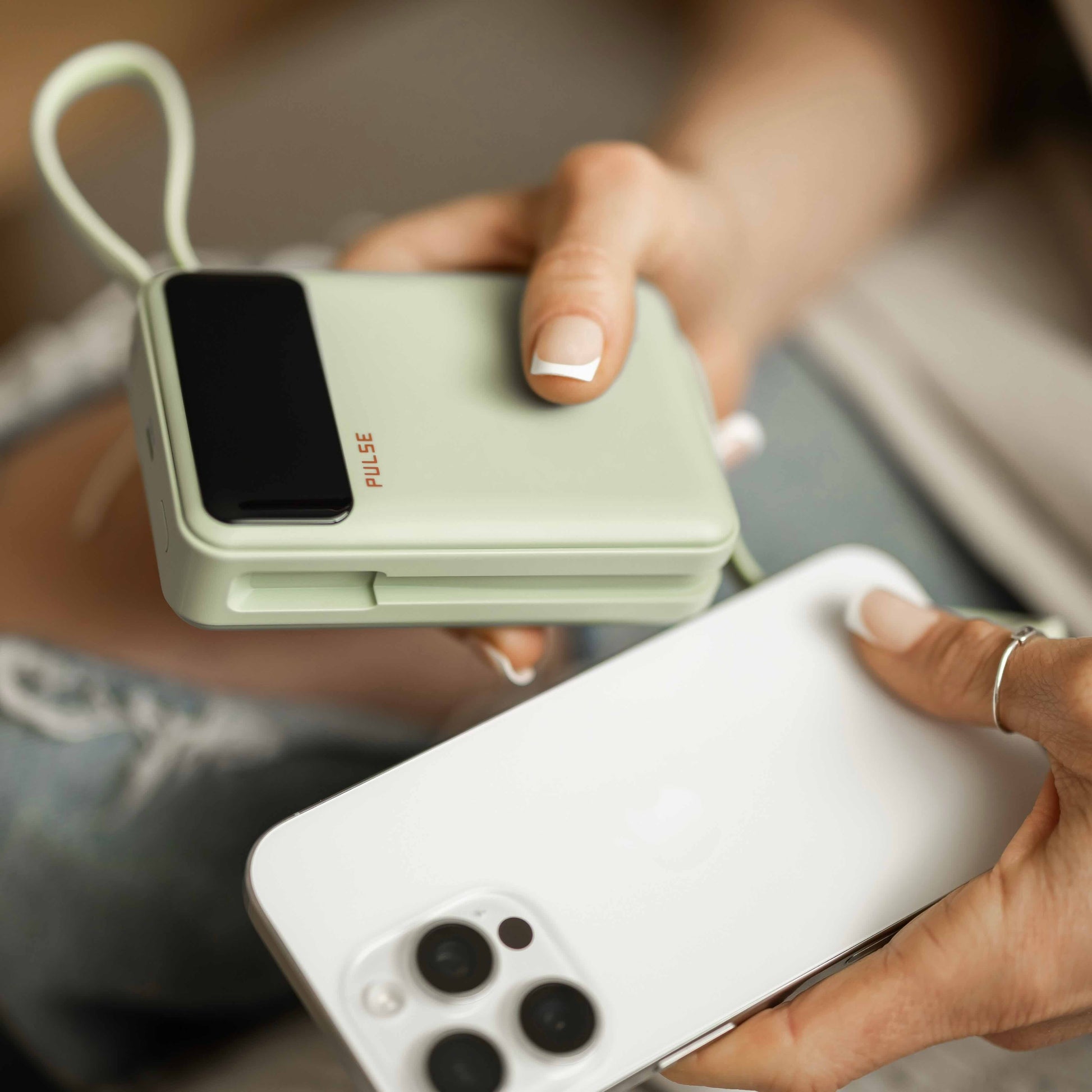 Powerbank 20.000 mAh | Kompakte Laptop-Powerbank mit 65 W Power Delivery, USB-C-Kabel und mehreren Ladeanschlüssen