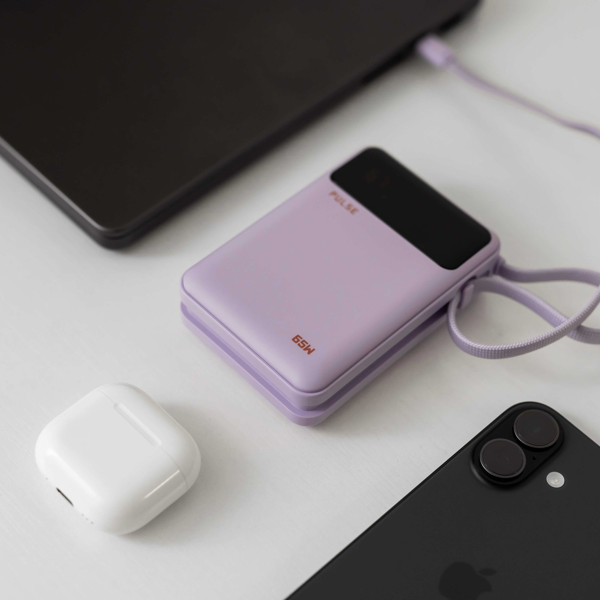 Powerbank 20.000 mAh | Kompakte Laptop-Powerbank mit 65 W Power Delivery, USB-C-Kabel und mehreren Ladeanschlüssen