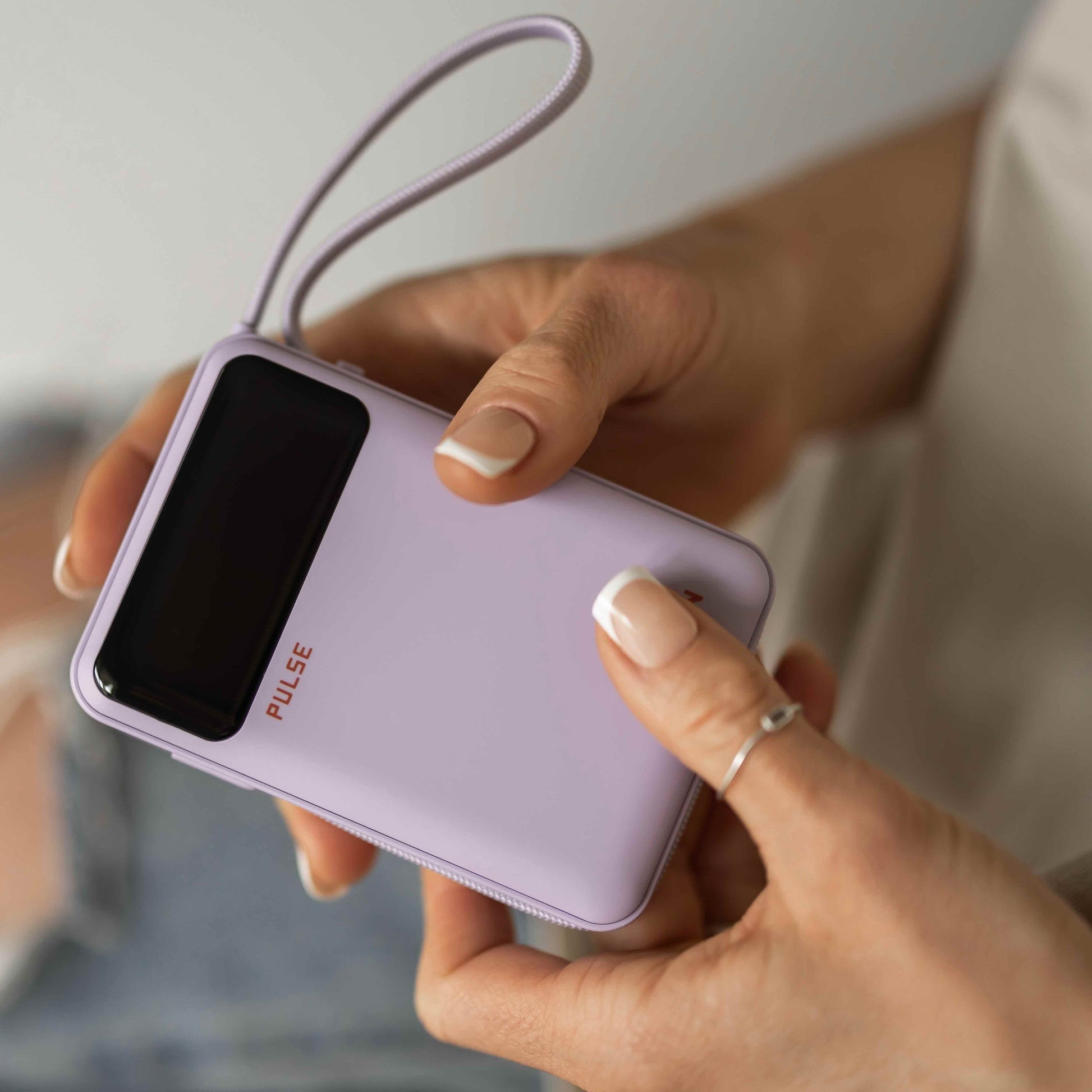 Powerbank 20.000 mAh | Kompakte Laptop-Powerbank mit 65 W Power Delivery, USB-C-Kabel und mehreren Ladeanschlüssen