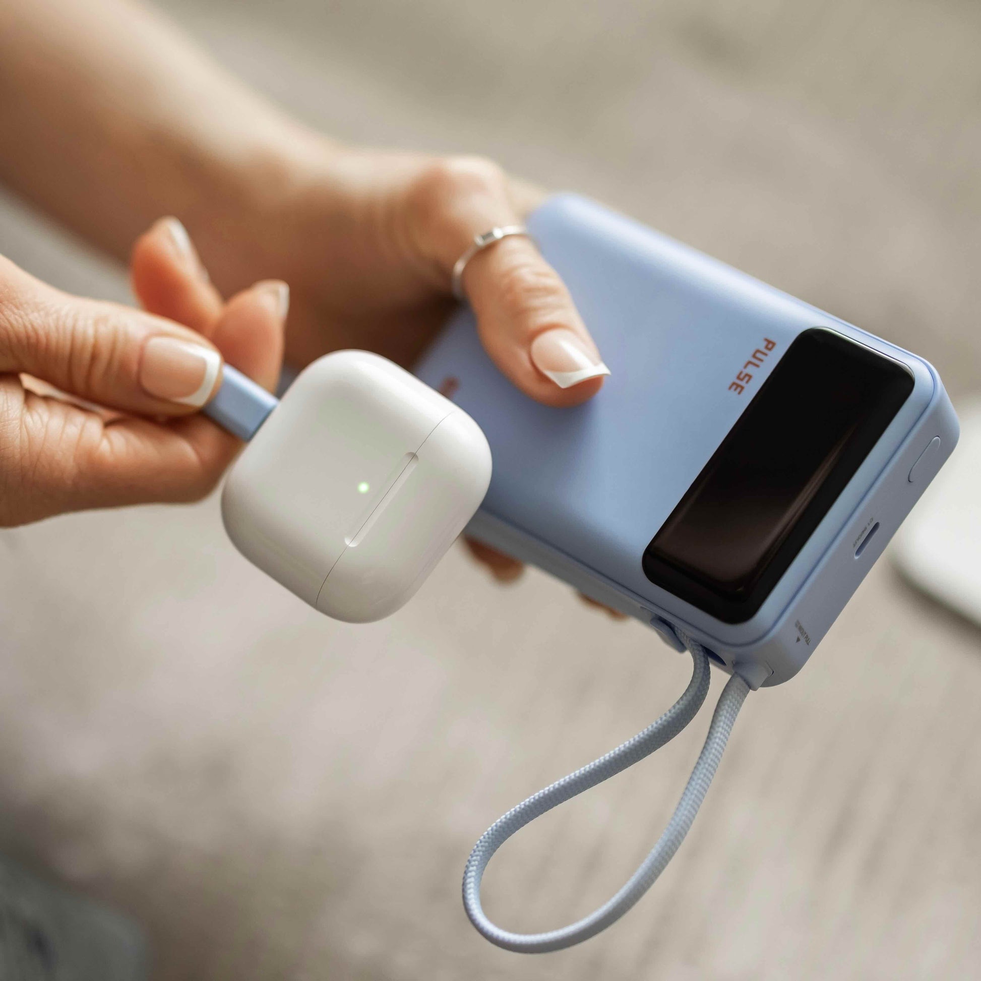 Powerbank 20.000 mAh | Kompakte Laptop-Powerbank mit 65 W Power Delivery, USB-C-Kabel und mehreren Ladeanschlüssen