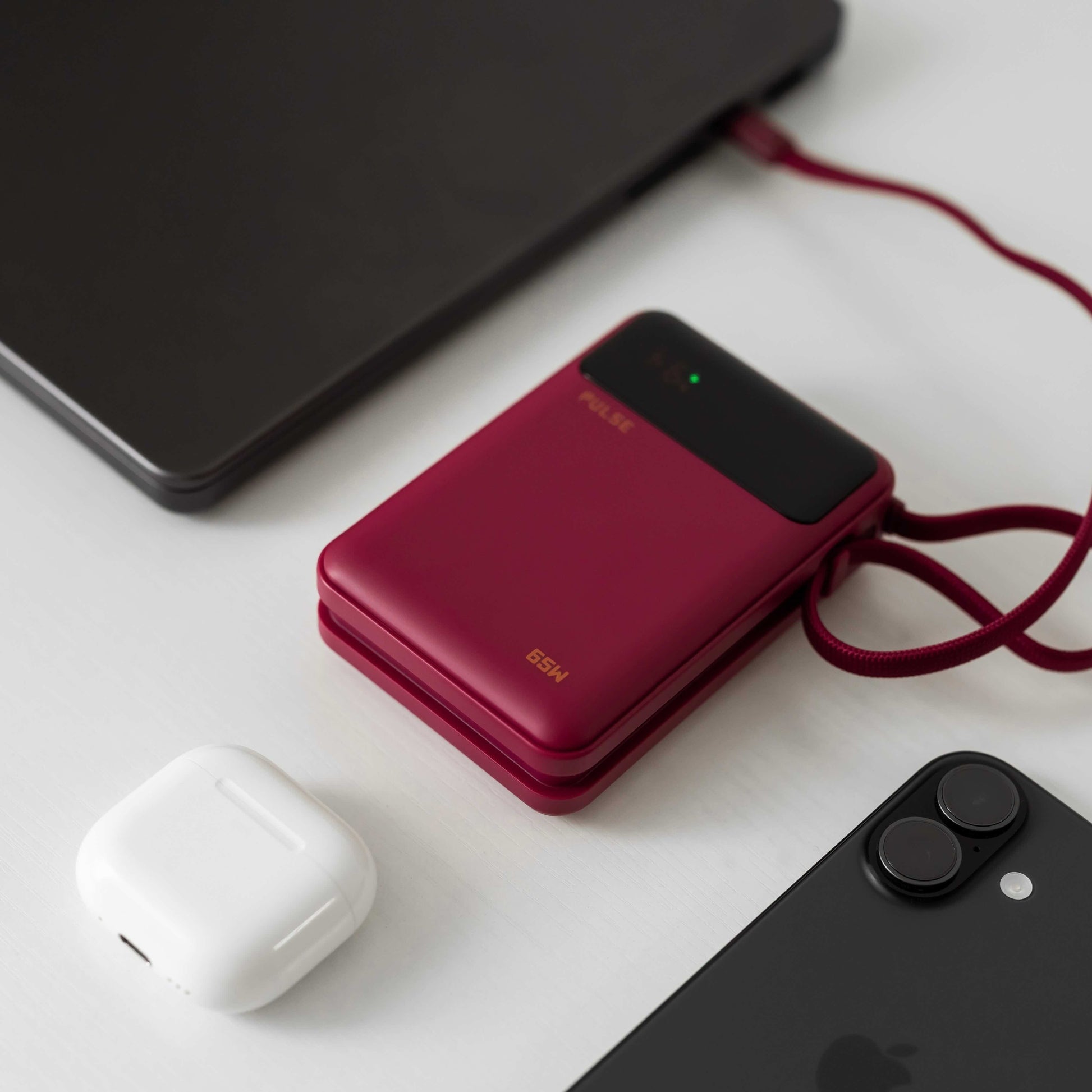 Powerbank 20.000 mAh | Kompakte Laptop-Powerbank mit 65 W Power Delivery, USB-C-Kabel und mehreren Ladeanschlüssen