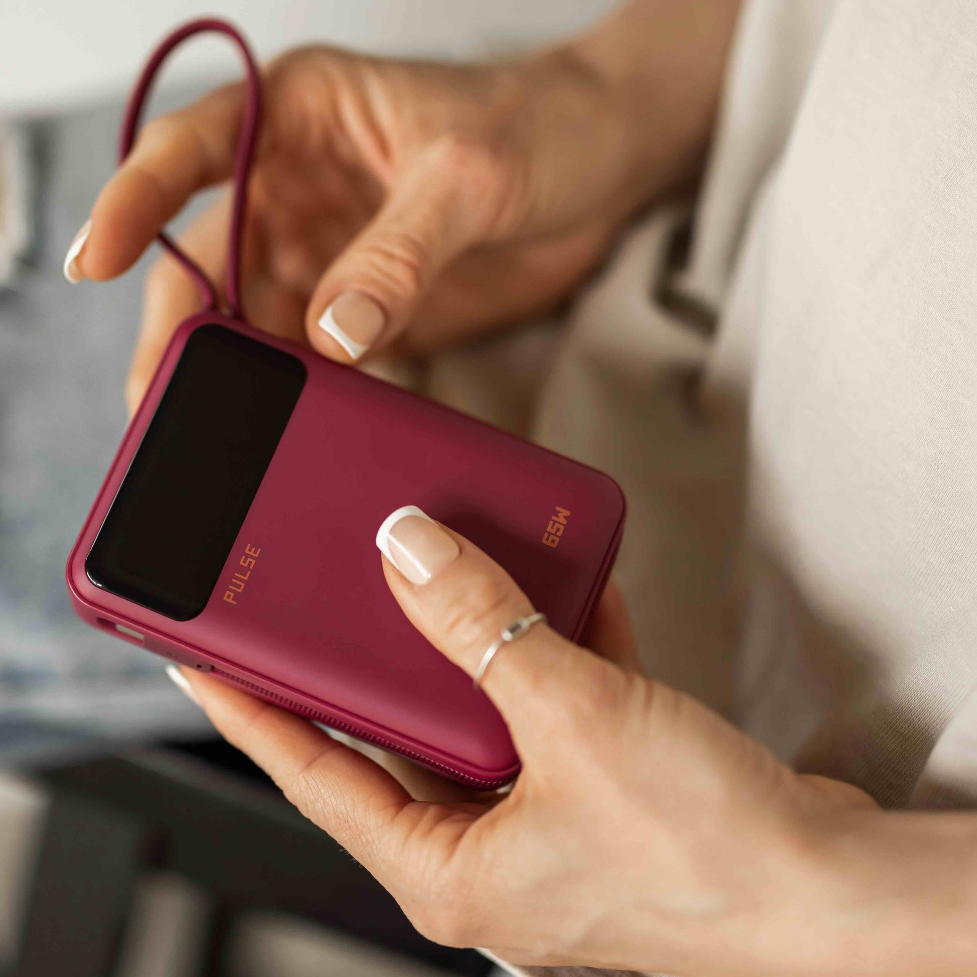 Powerbank 20.000 mAh | Kompakte Laptop-Powerbank mit 65 W Power Delivery, USB-C-Kabel und mehreren Ladeanschlüssen