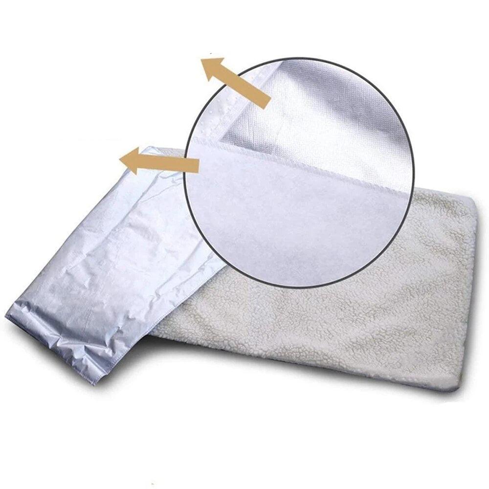 Oreiller thermique douillet pour animaux | Idéal pour les jours d'hiver froids Tapis auto-chauffant conçu pour garder les animaux domestiques au chaud et détendus.