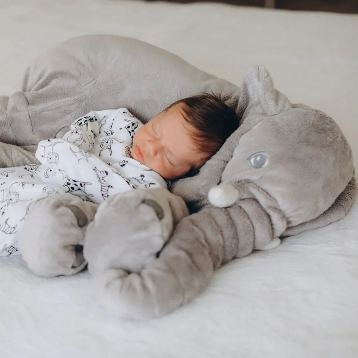 Coussin Peluche PlushElephant™ – Confort Douillet & Compagnon de Sieste pour Enfants | RONDOR - Rondor