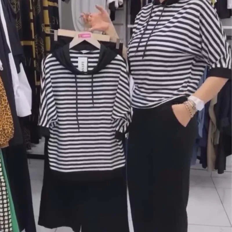 Ensemble Femme Rayé avec Capuche et Pantalon Fluide – Confort Chic du Quotidien - Rondor