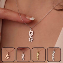 Collier pattes de chien personnalisé avec prénoms gravés